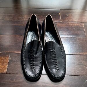 Cole Haan black ultra soft loafers with a simple brown trim size 6.5